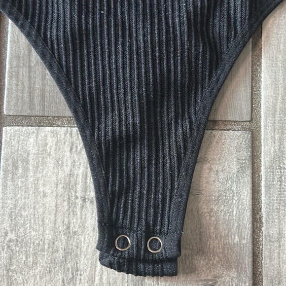Forever 21 black ribbed one sleeve song bodysuit new with tags s/m - Picture 2 of 5